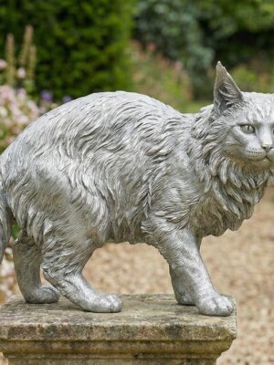 The Silent Guardian: Life-Size Maine Coon Stainless Steel Garden Sculpture